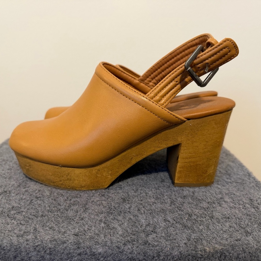 Tan Universal Threadsplatform Clogs - image 2